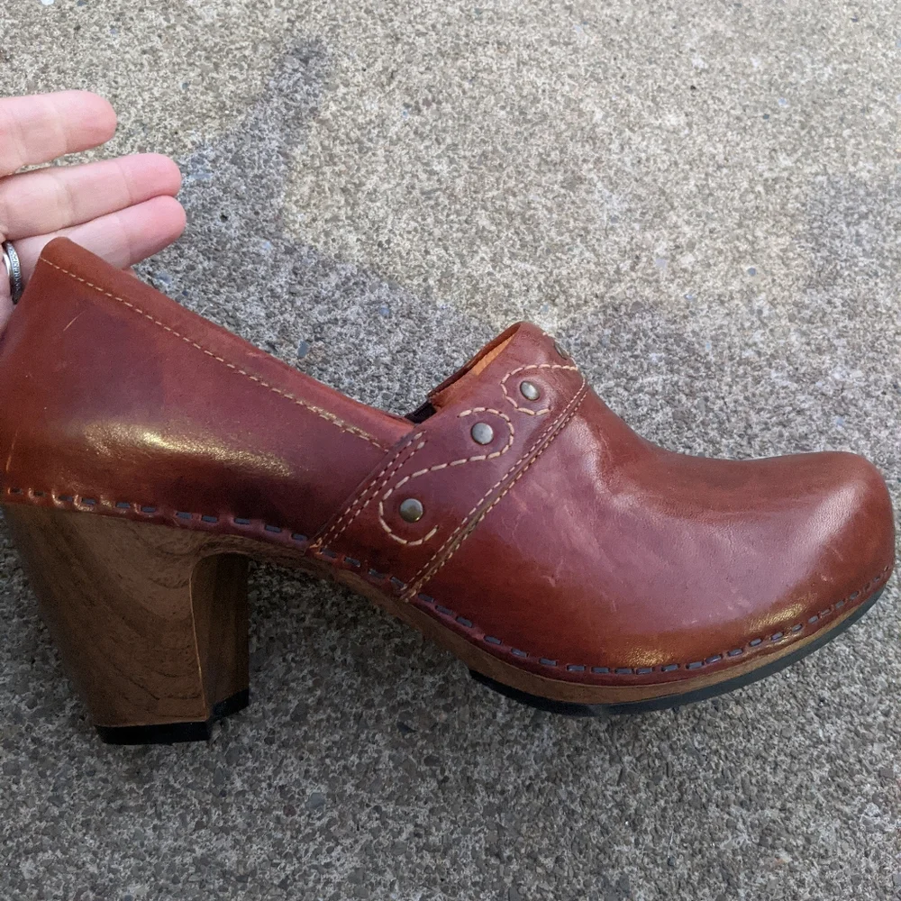 Women's Dansko Brown Studded Heels Size 11/41 - Picture 3 of 7